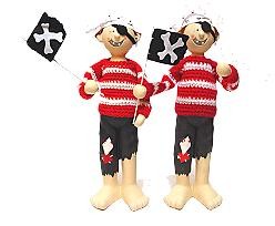 pirat tom standin large, redblack