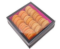 Macarron box 3 row black fuchsia Paris